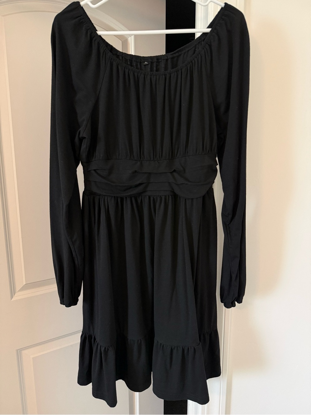 Source Unknown Black Long-Sleeve Gathered Waist Dress